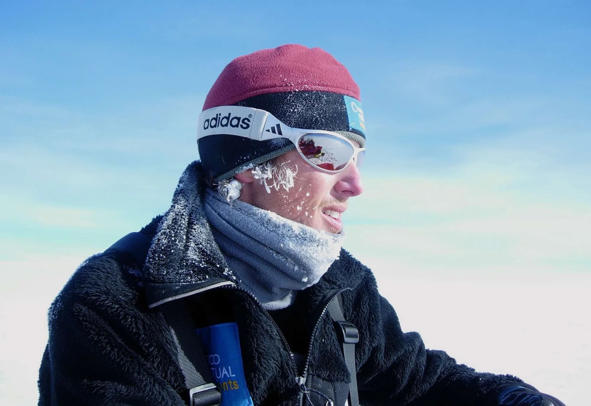 An expedition team crossing Antarctic ice